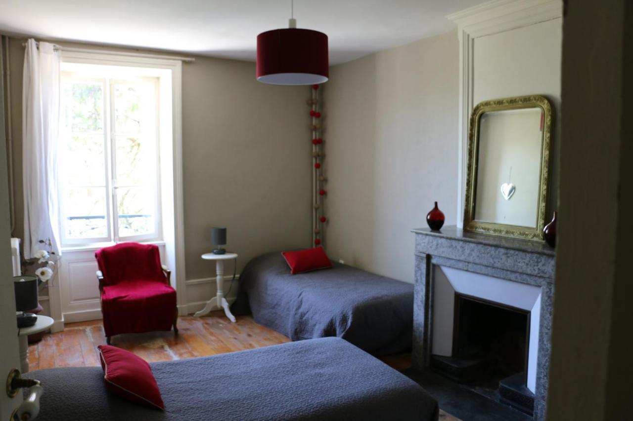 Chambres et table L' échappée Bouvesse-Quirieu Esterno foto